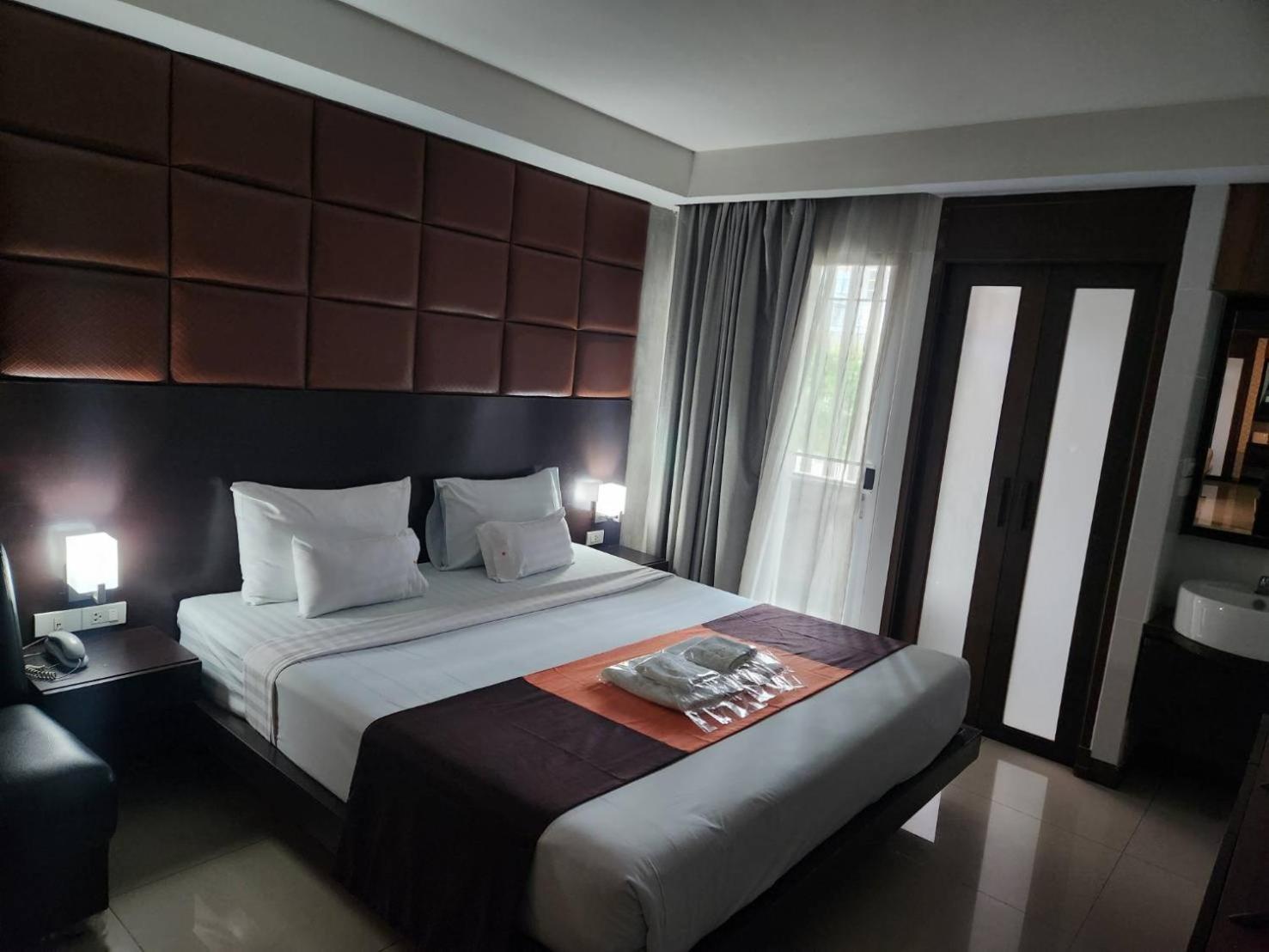 Collection O The Bangkok Cha Cha Suite Exteriör bild