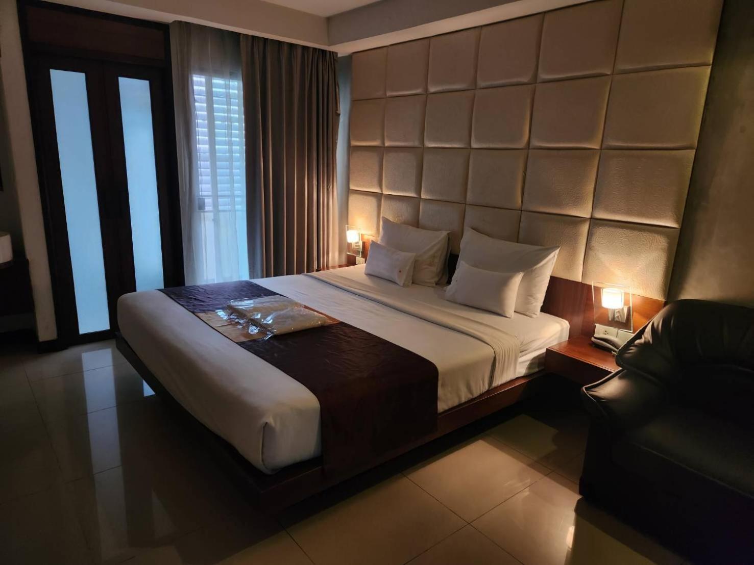 Collection O The Bangkok Cha Cha Suite Exteriör bild