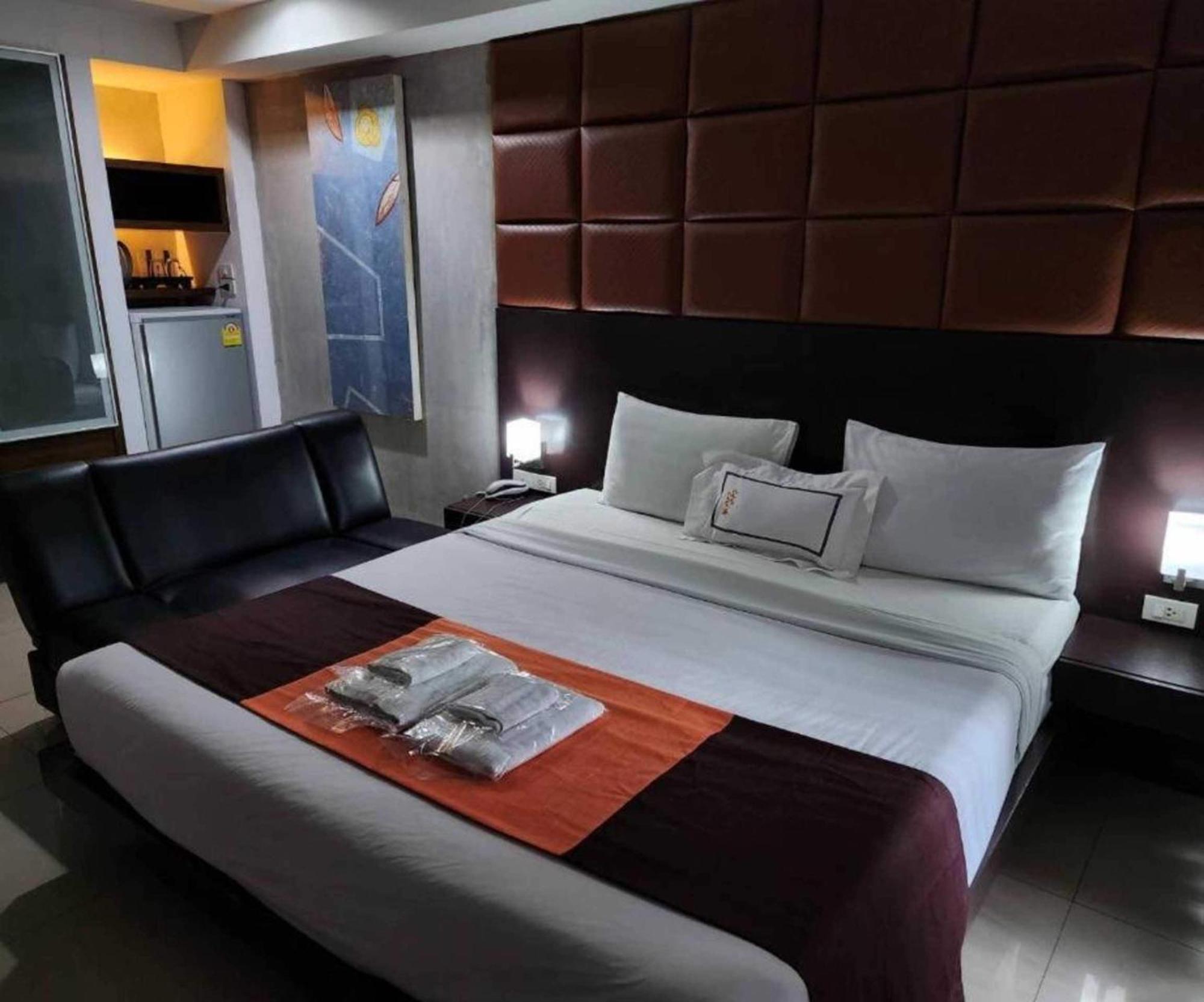 Collection O The Bangkok Cha Cha Suite Exteriör bild