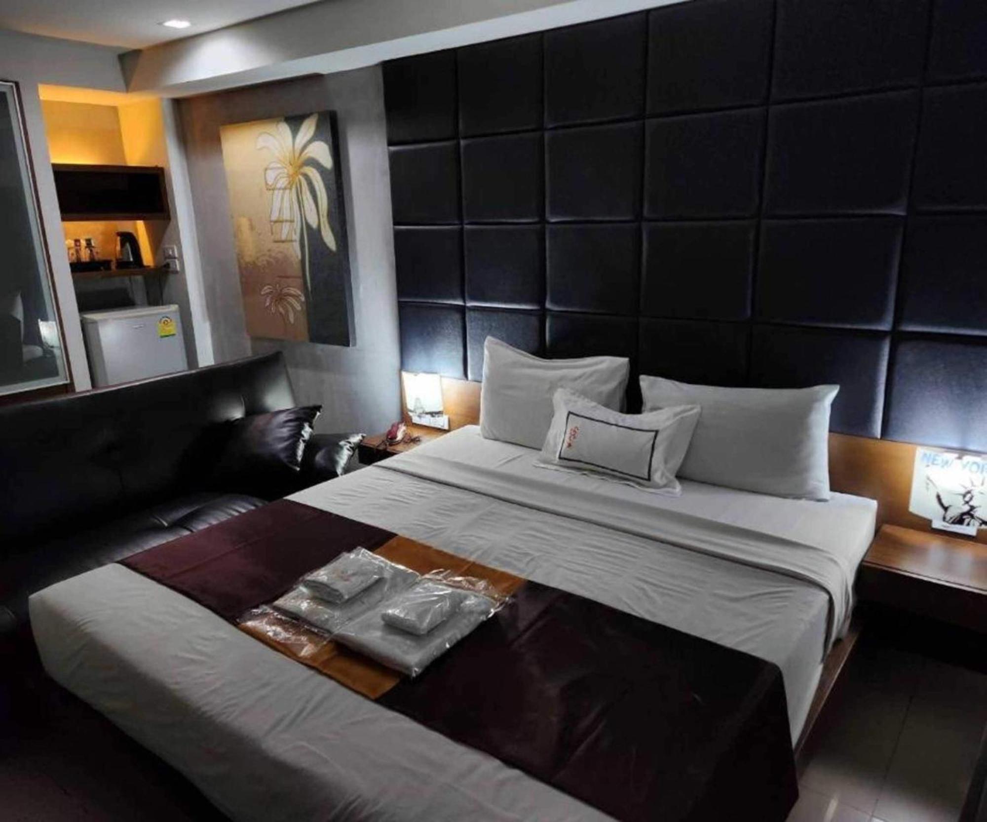 Collection O The Bangkok Cha Cha Suite Exteriör bild