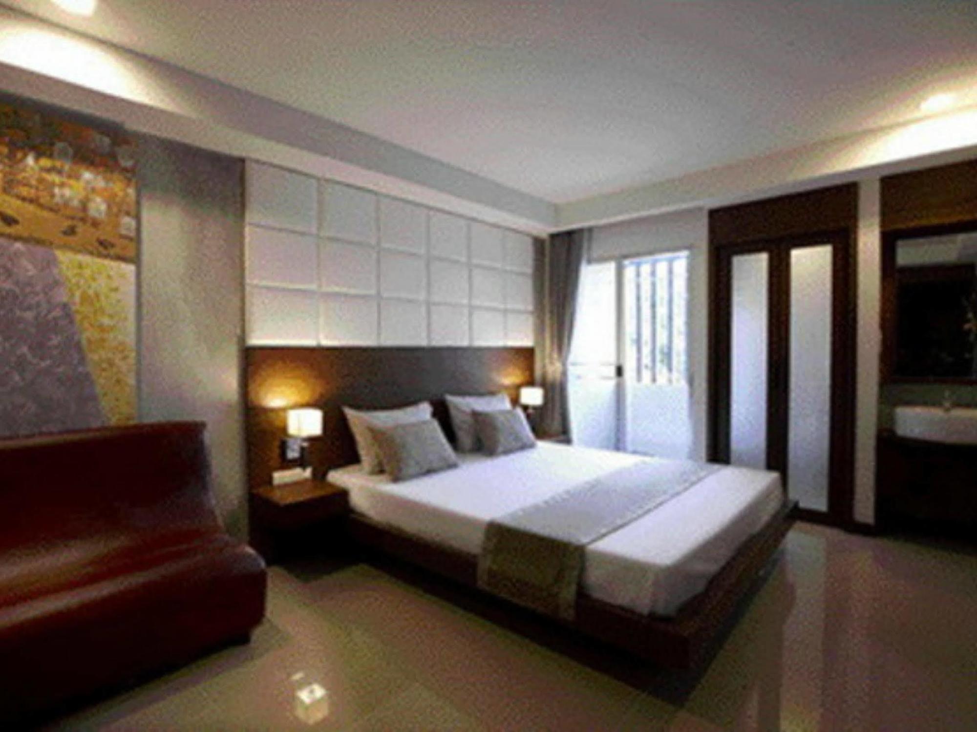 Collection O The Bangkok Cha Cha Suite Exteriör bild