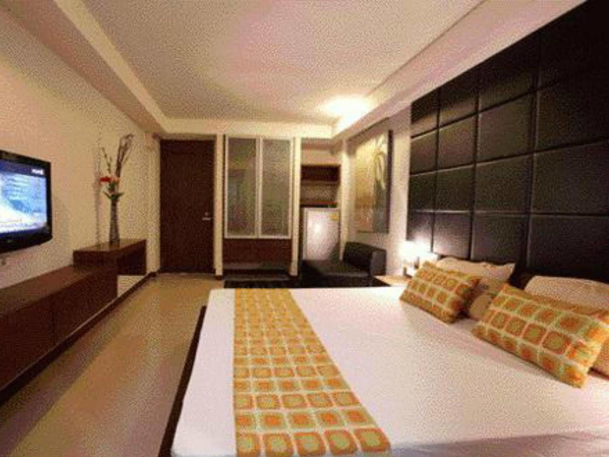 Collection O The Bangkok Cha Cha Suite Exteriör bild
